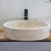 Umywalka marmurowa TERRA Cream Umywalka marmurowa TERRA Cream – na drewnianym blacie, z baterią