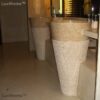 Umywalka wolnostojąca PEDESTAL HAMMERED Cream Umywalka wolnostojąca PEDESTAL HAMMERED Cream – dwie umywalki w beżowej łazience