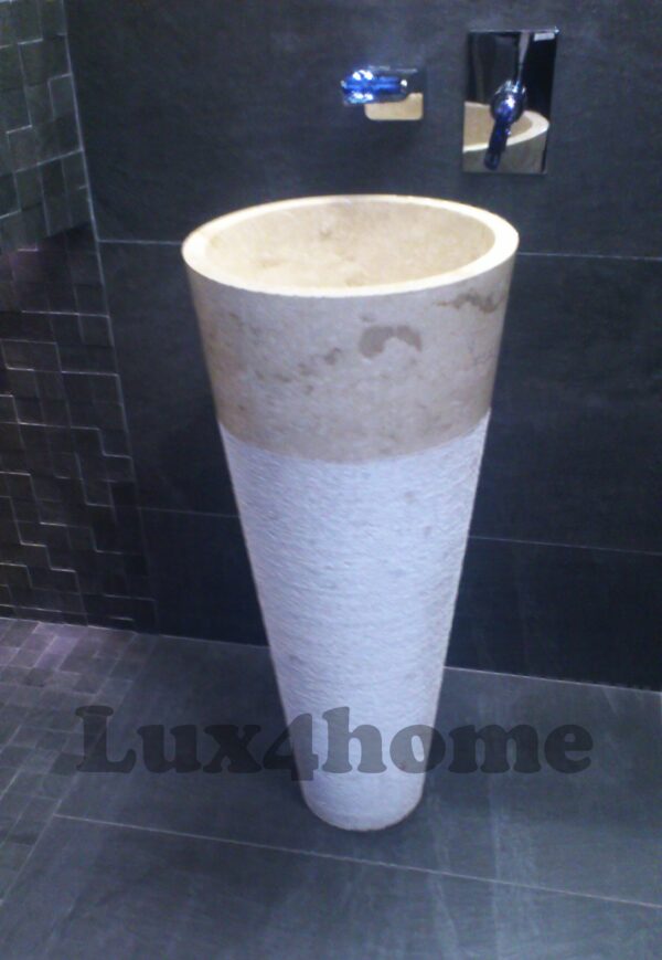 Umywalka wolnostojąca PEDESTAL HAMMERED Cream Umywalka wolnostojąca PEDESTAL HAMMERED Cream – widok misy pod baterią ścienną