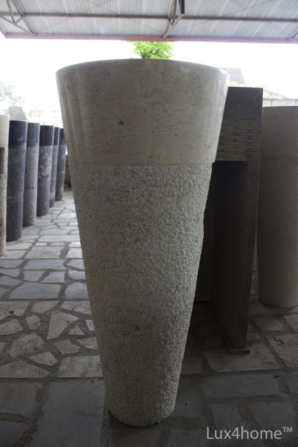 Umywalka wolnostojąca PEDESTAL HAMMERED Cream Umywalka wolnostojąca PEDESTAL HAMMERED Cream – egzemplarz w pracowni