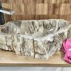 Umywalka z drewna skamieniałego LAPIS BROWN Umywalka z drewna skamieniałego LAPIS BROWN – polerowane wnętrze i naturalne boki na ekspozycji