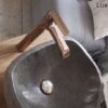 Umywalka z kamienia rzecznego LAVABO CUT Umywalka z kamienia rzecznego LAVABO CUT – widok misy i odpływu z góry