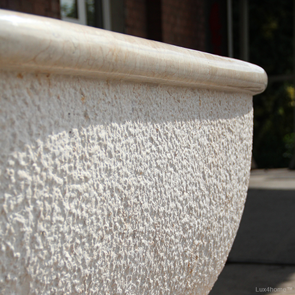 Wanna marmurowa LAVARE Wanna marmurowa LAVARE – zbliżenie na fakturę boku i gładki zaokrąglony rant