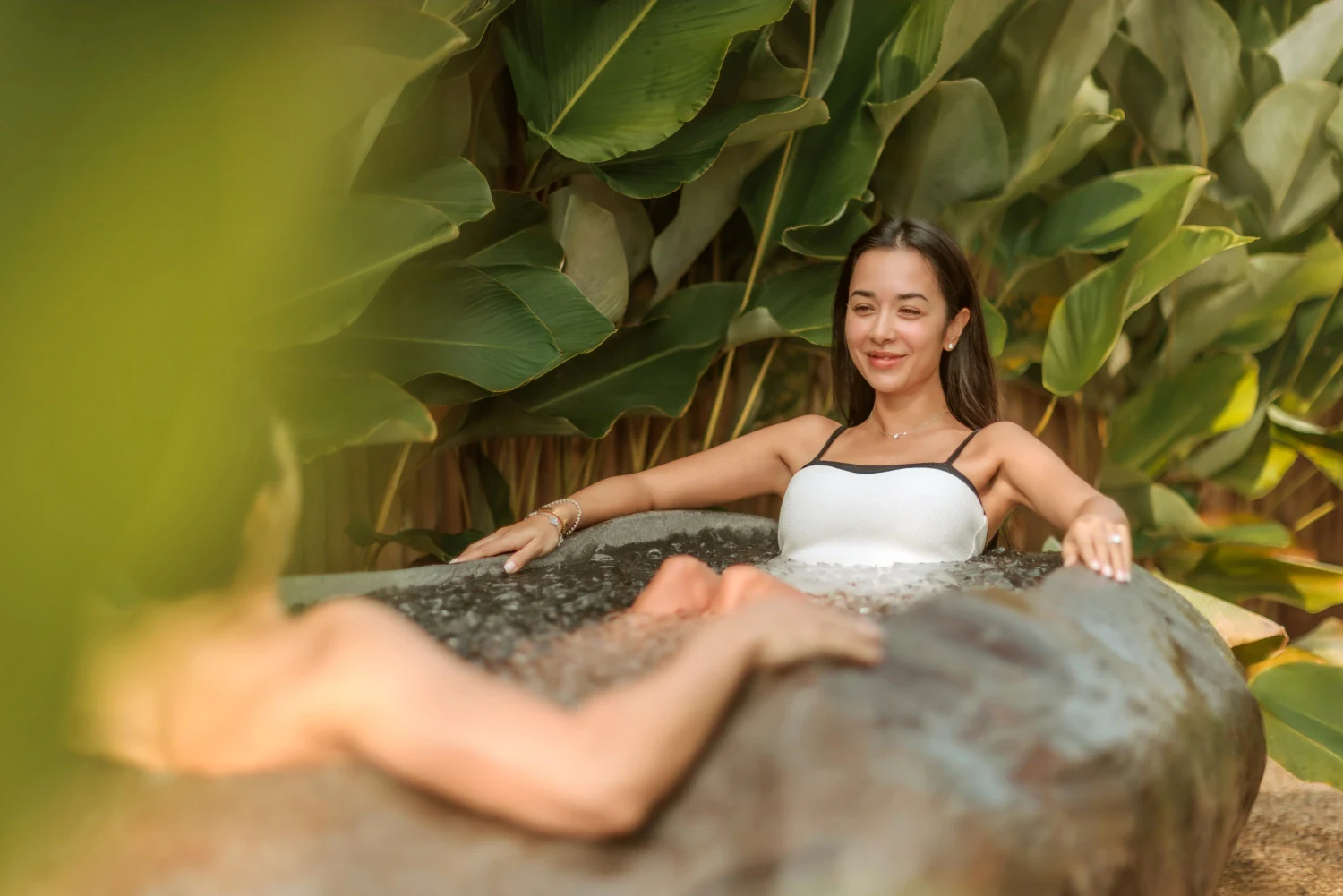 Kamienna wanna do kąpieli lodowych w Twinpalms Phuket: realizacja Eclipse 4 Kąpiel z lodem w wannie Eclipse Lux4home w resorcie Twinpalms